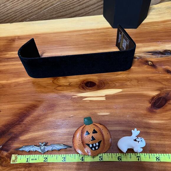 Vtg Halloween Brooch Lapel Pin Lot 3 Hallmark Ghost Silver Tone Bat JackOLantern - Picture 2 of 11